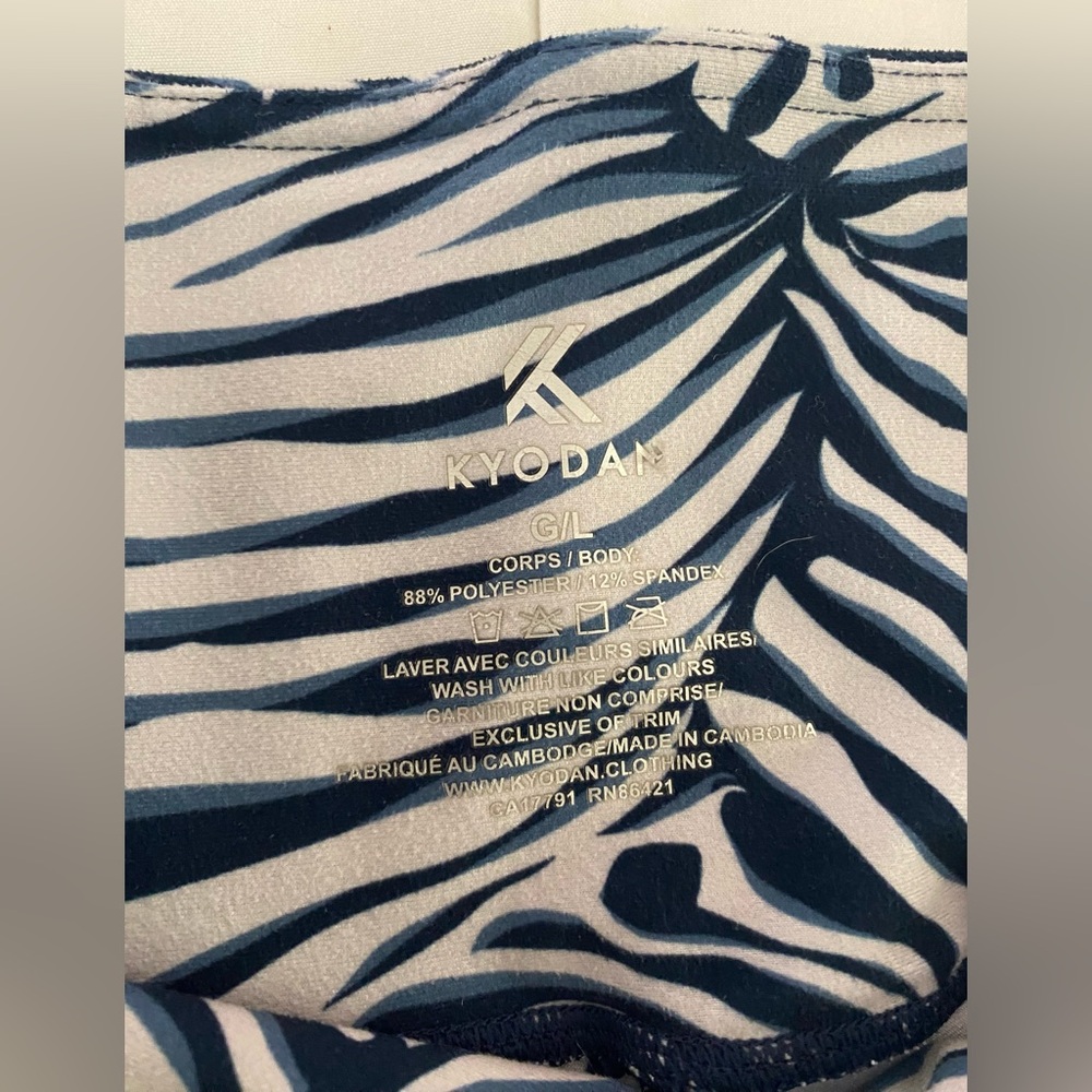 Kyodan Women’s Ultra High Waist Leggings Size Large. Pattern is Jacq Zebra. - Picture 5 of 10